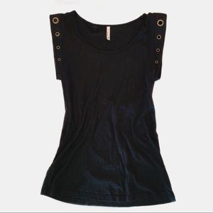 Womenβs blouse tank with grommets